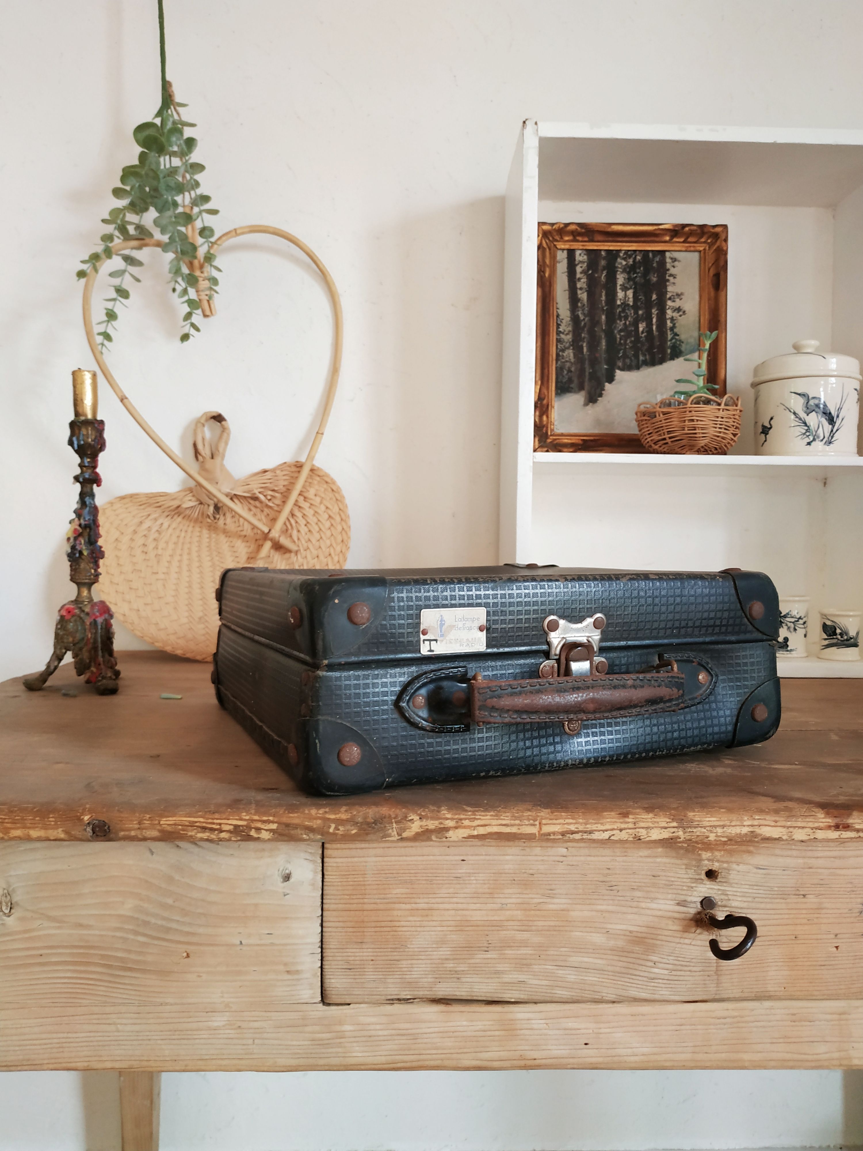 Old blue suitcase the lamp of France radio