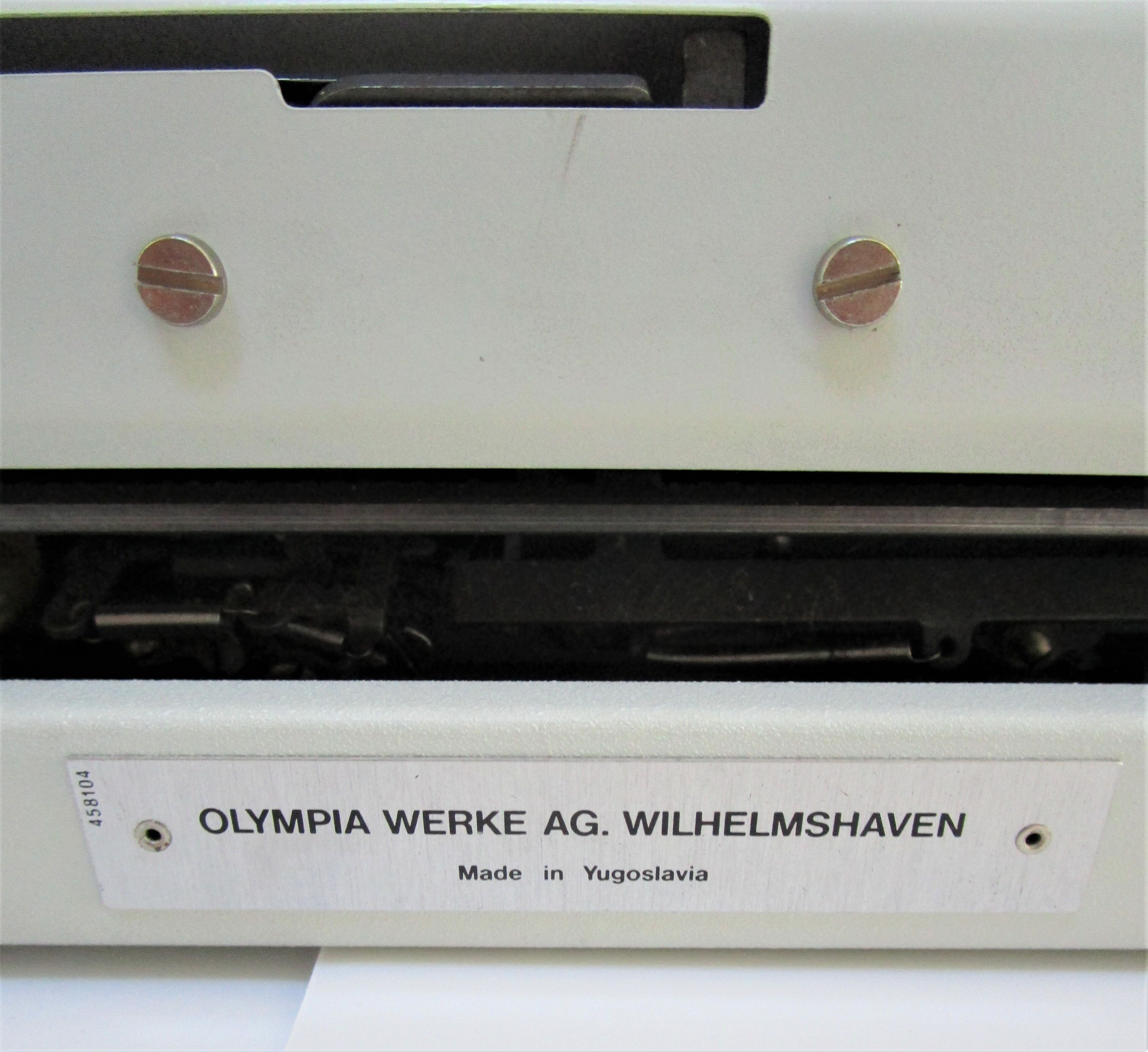 Olympia traveller typewriter luxury 70s