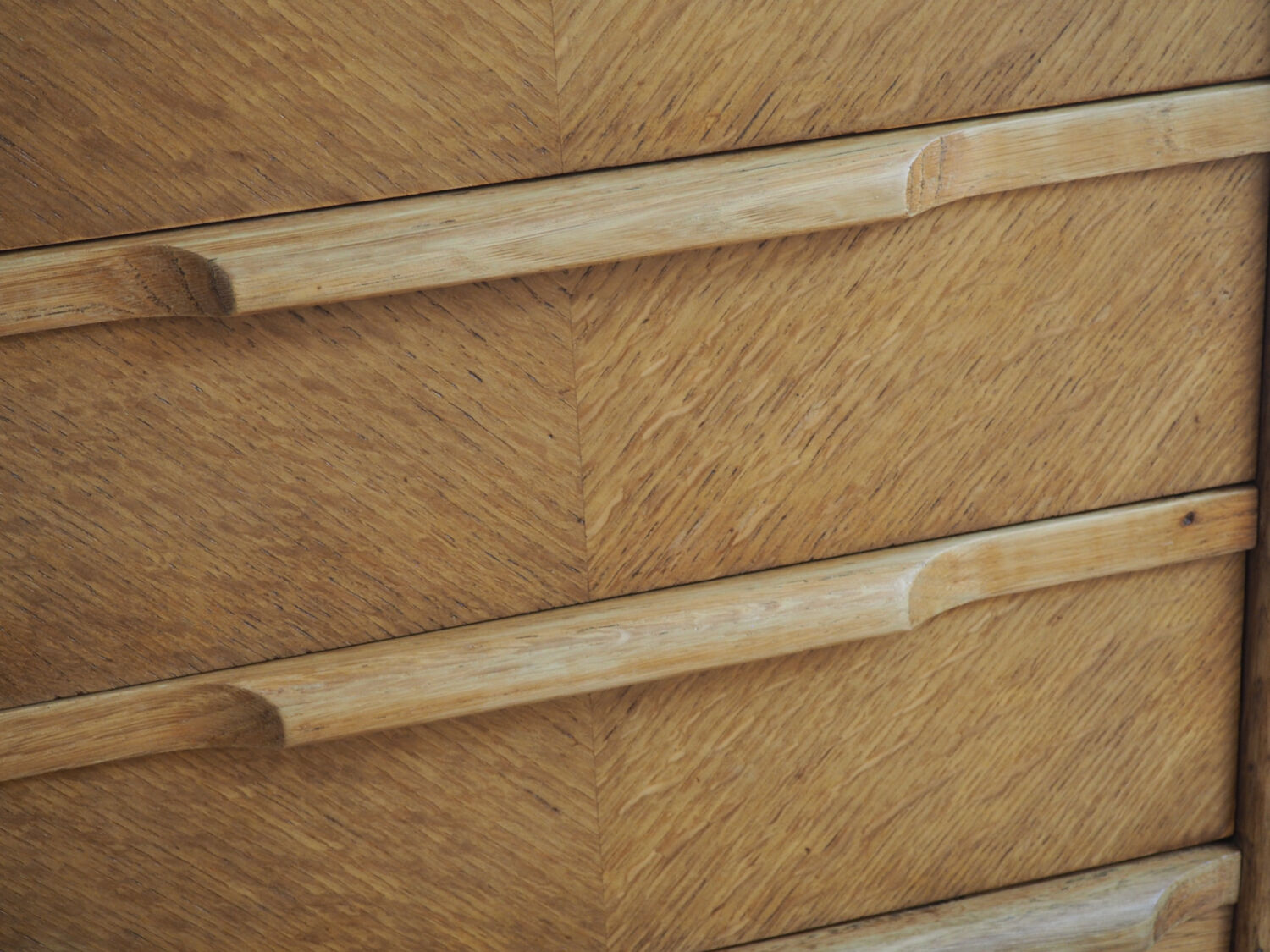 Dresser feet compass