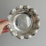 Small openwork bowl in engraved metal