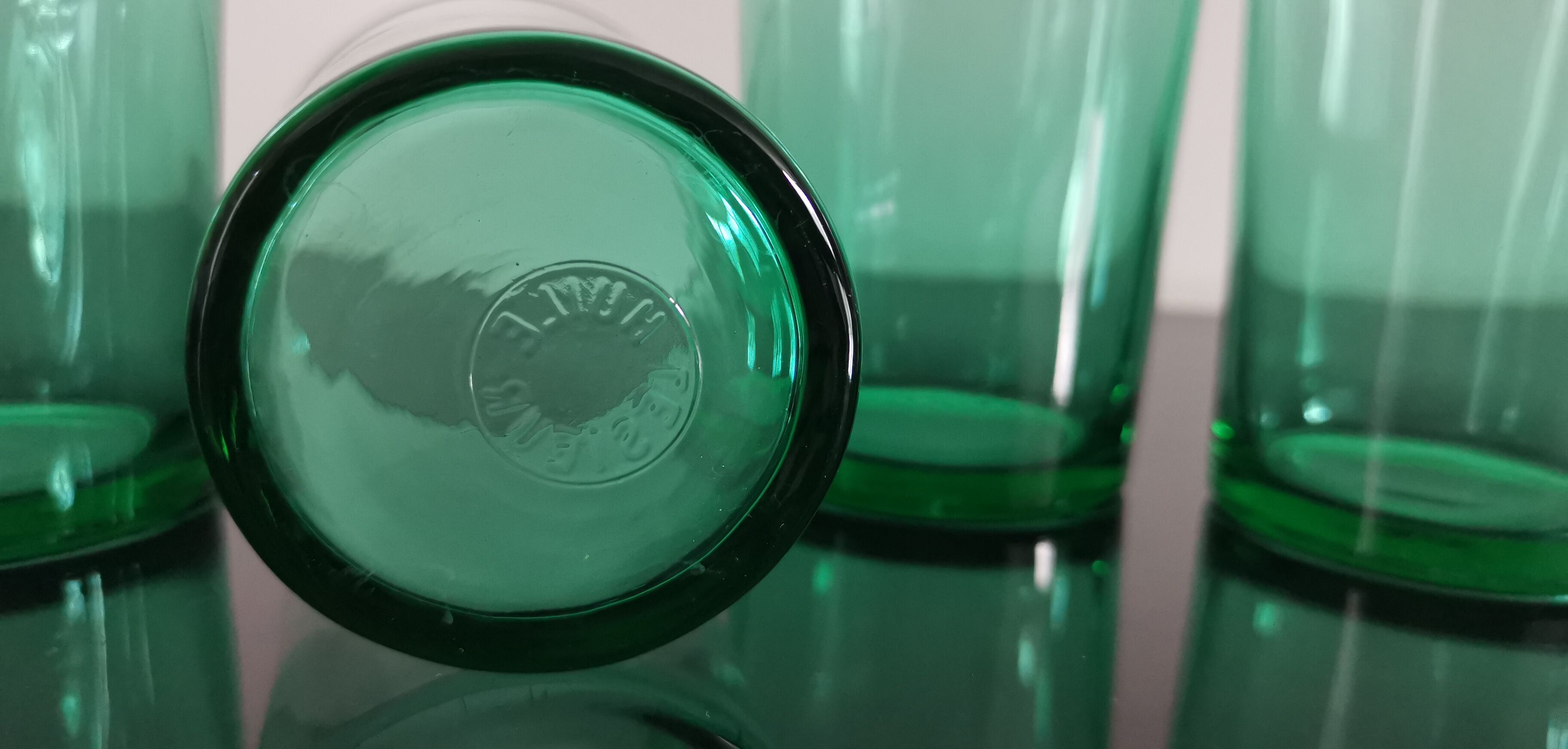 Set of 4 emerald green water glasses from Huile Lesieur