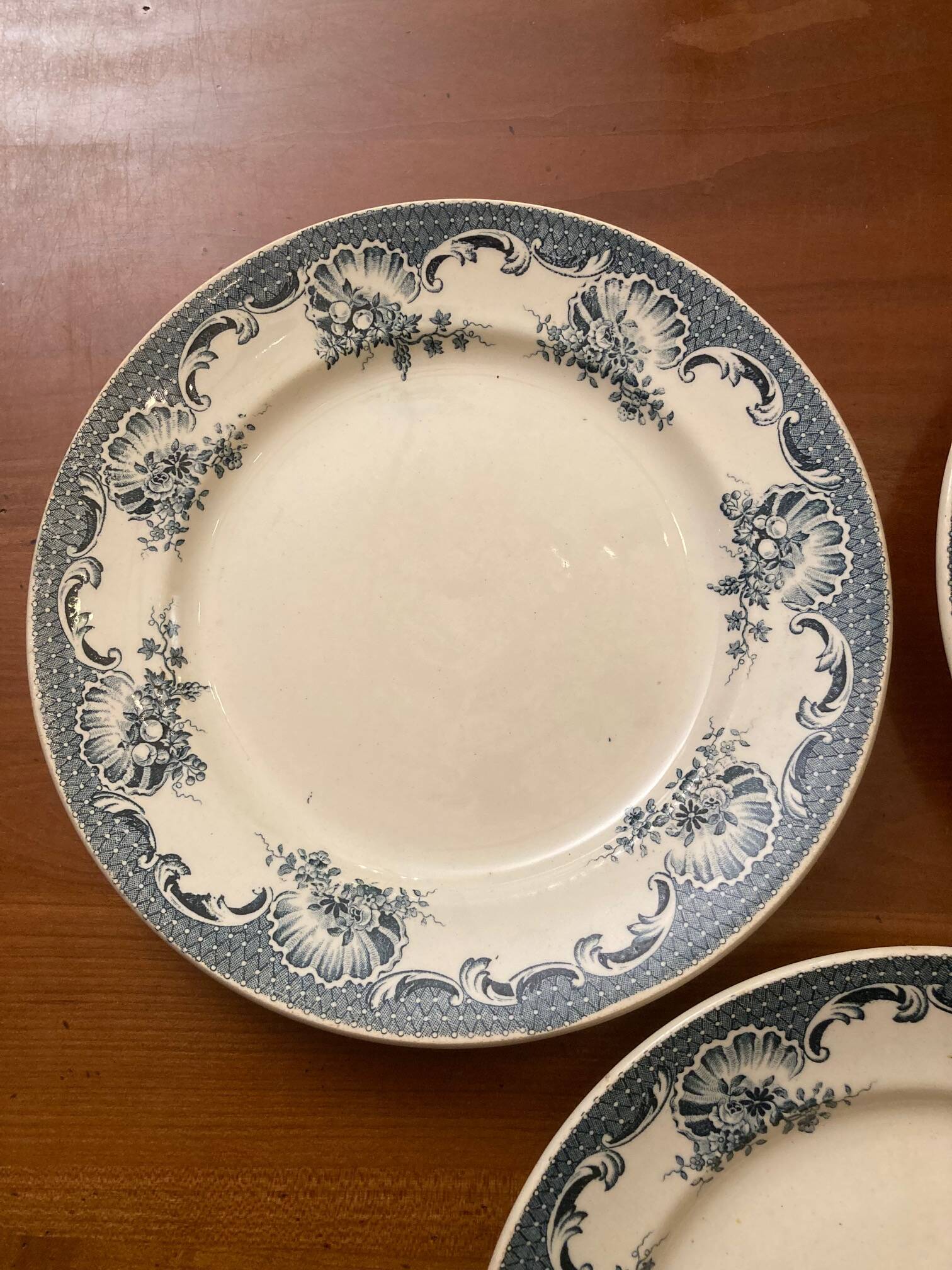 3 Flat plates, iron earth, old with blue decoration