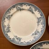 3 Assiettes plates, terre de fer, anciennes au décor bleu