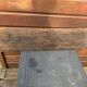 Scène ethnique sur panneau en bois sculpté