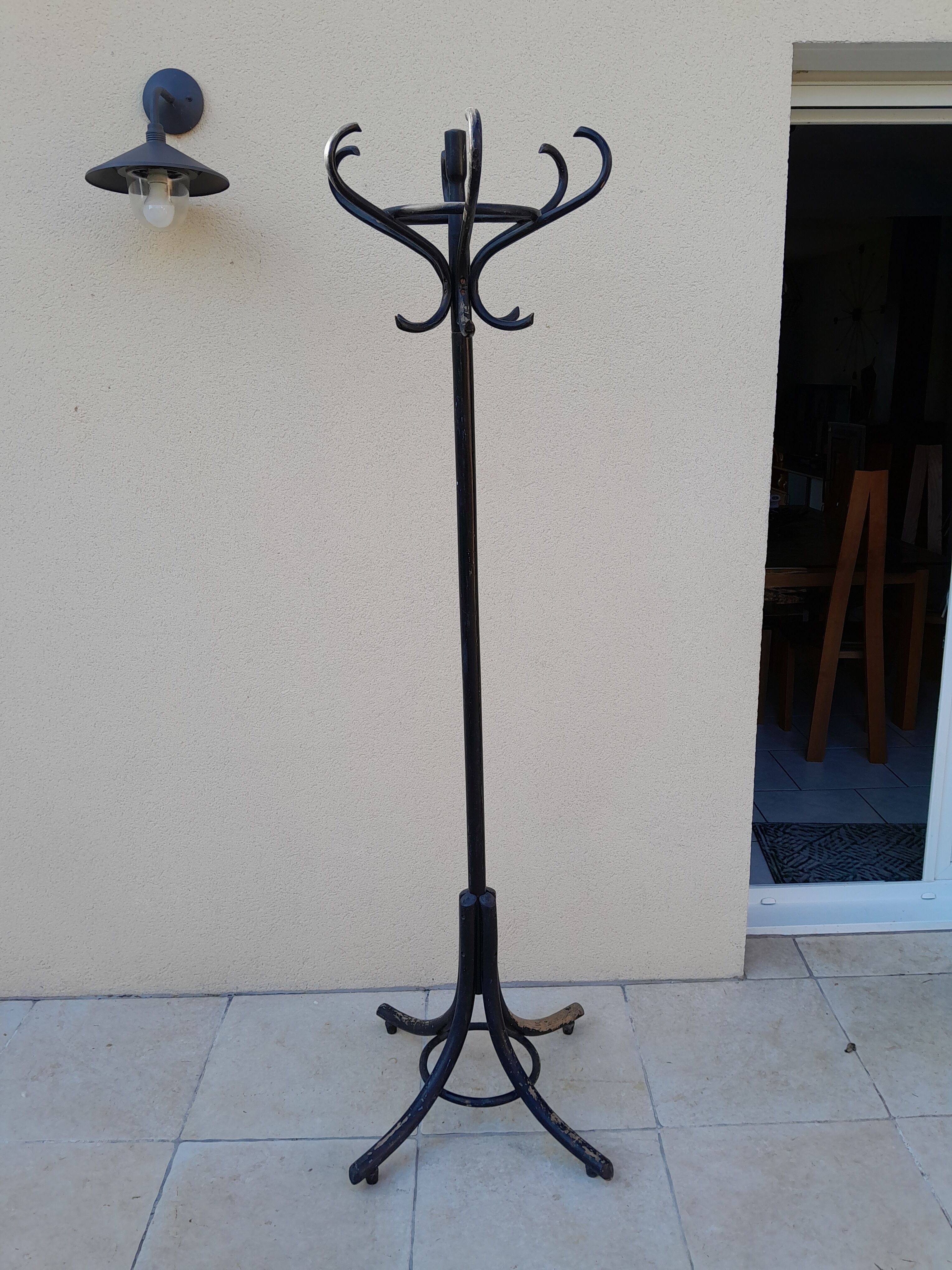 Coat rack parrot bistro