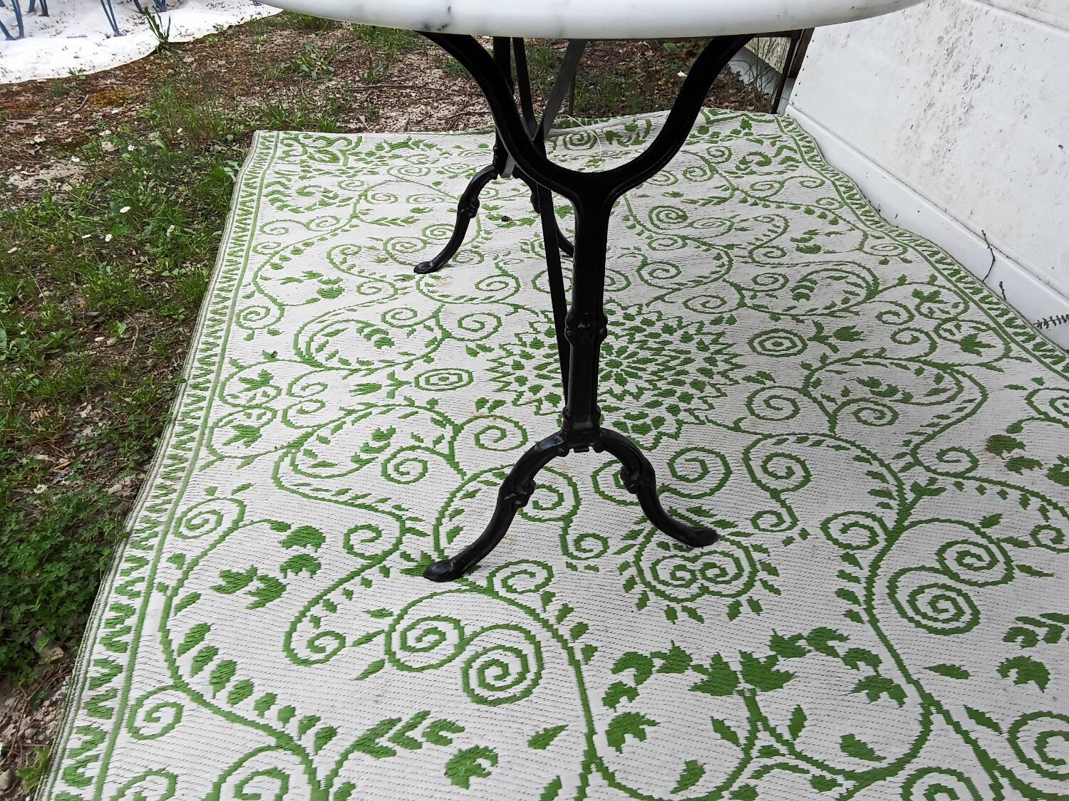 Oval bistro table