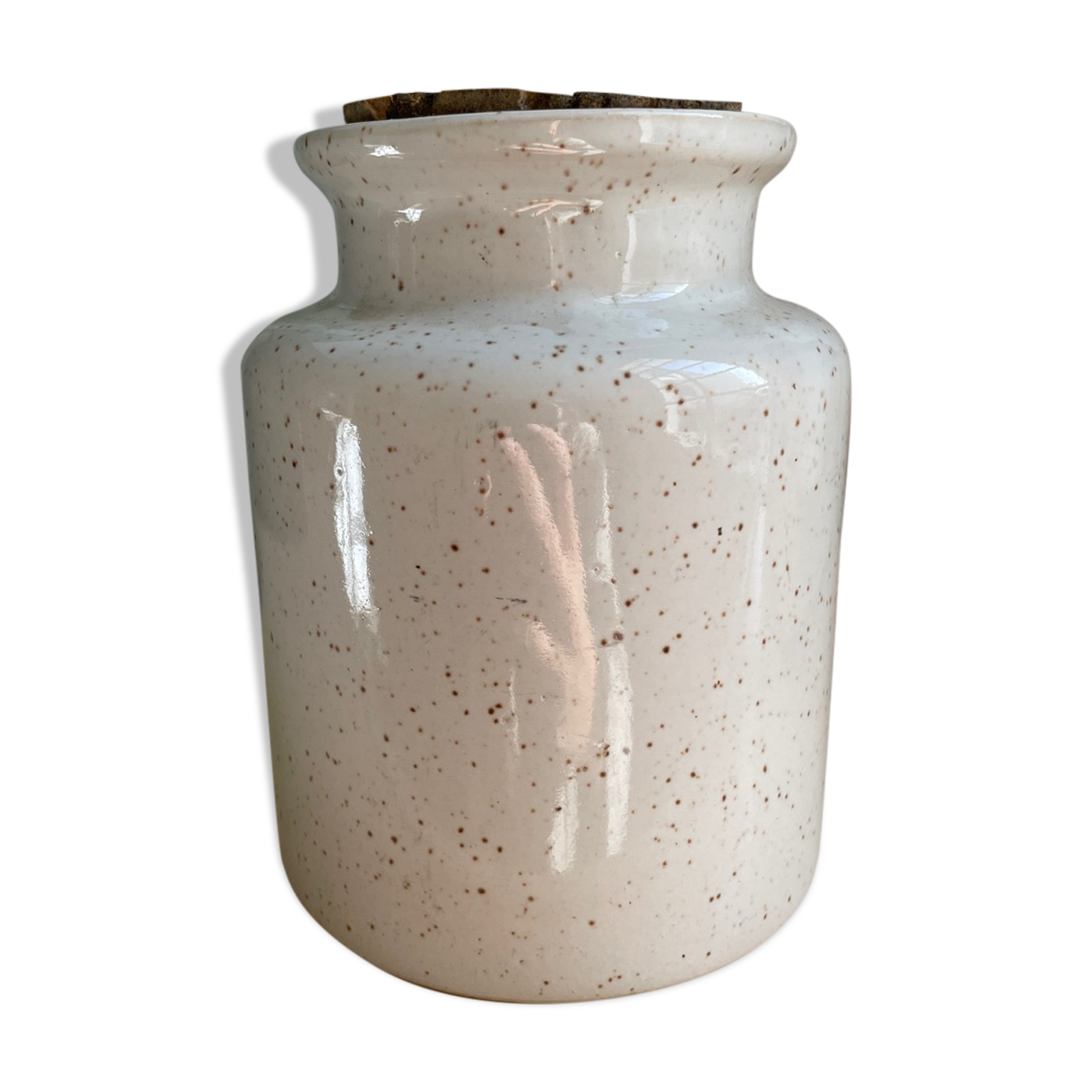 Speckled sandstone pot