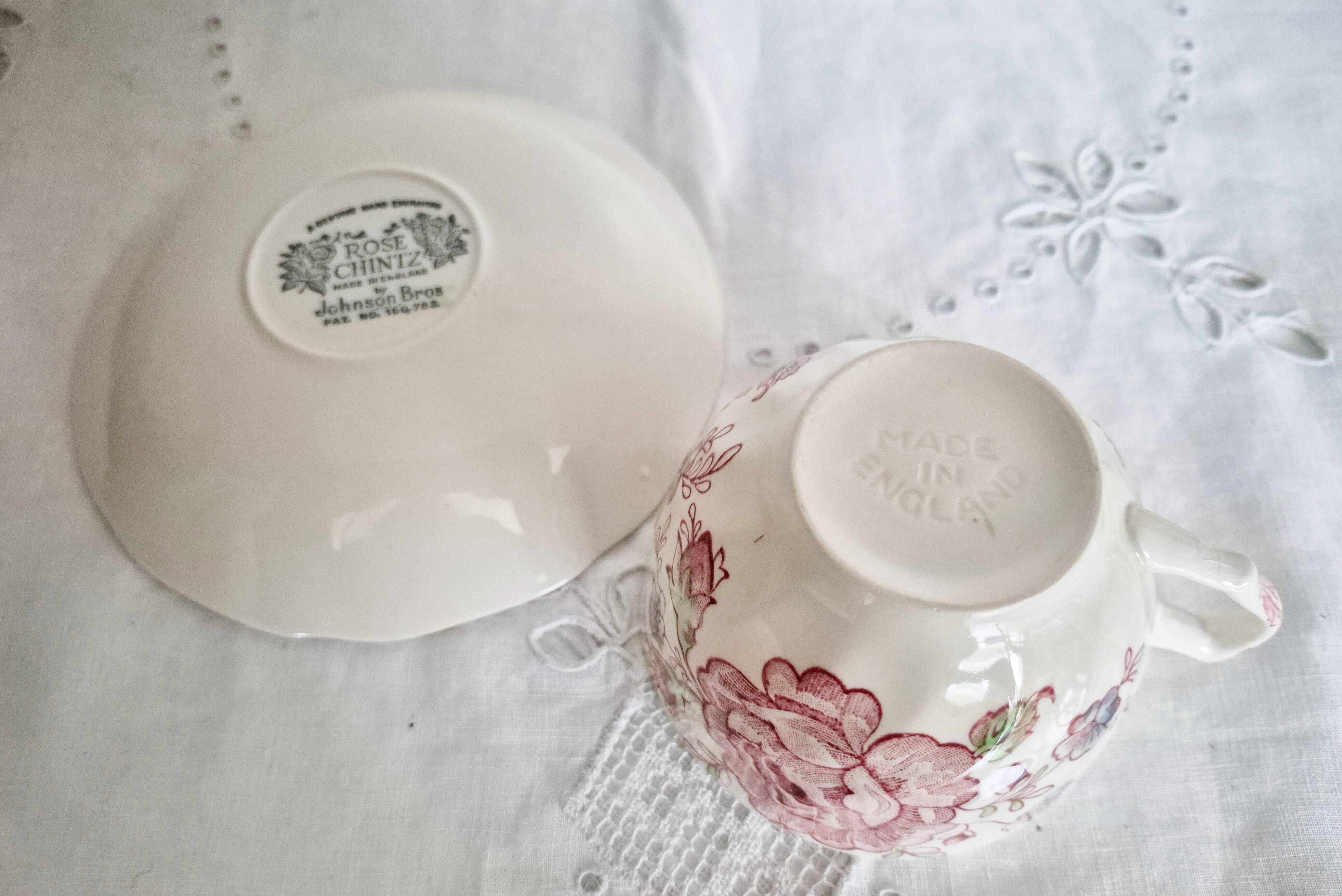 Tasse et sous-tasse , Johnson Brothers  modèle Rose Schintz . en excellent