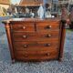 Commode galbée ancienne en acajou de style anglais
