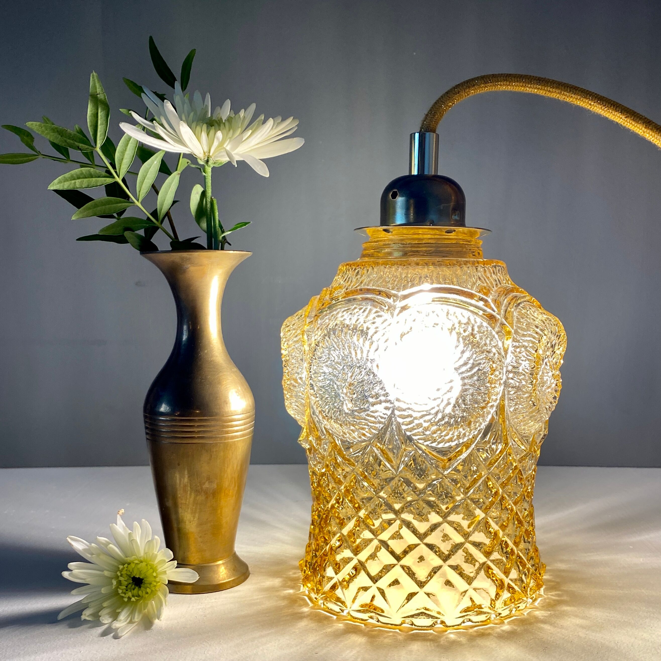 Vintage amber glass tulip ride