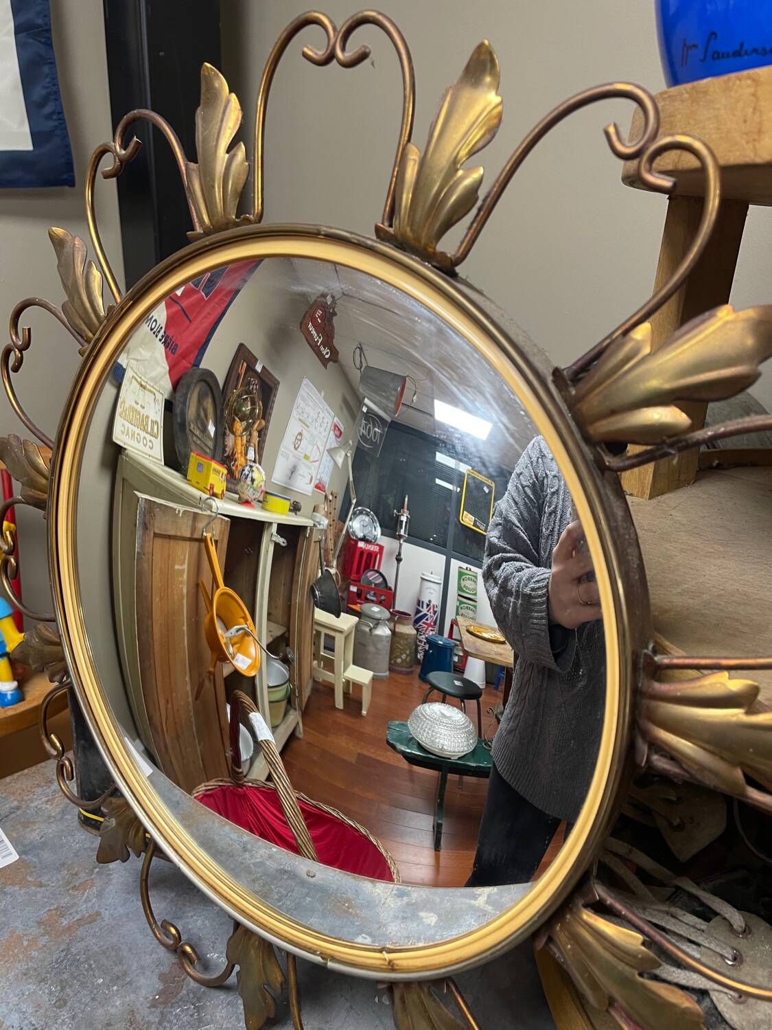 Convex mirror witch golden sun