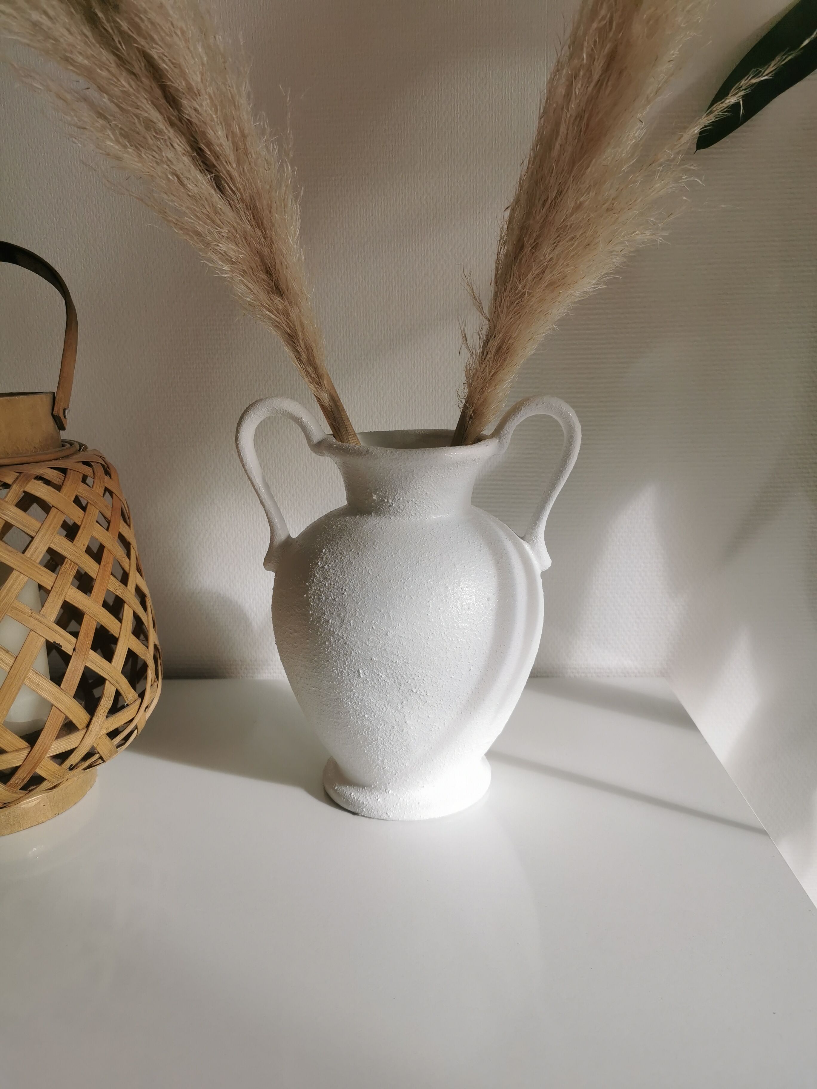 Vases blanc avec anses