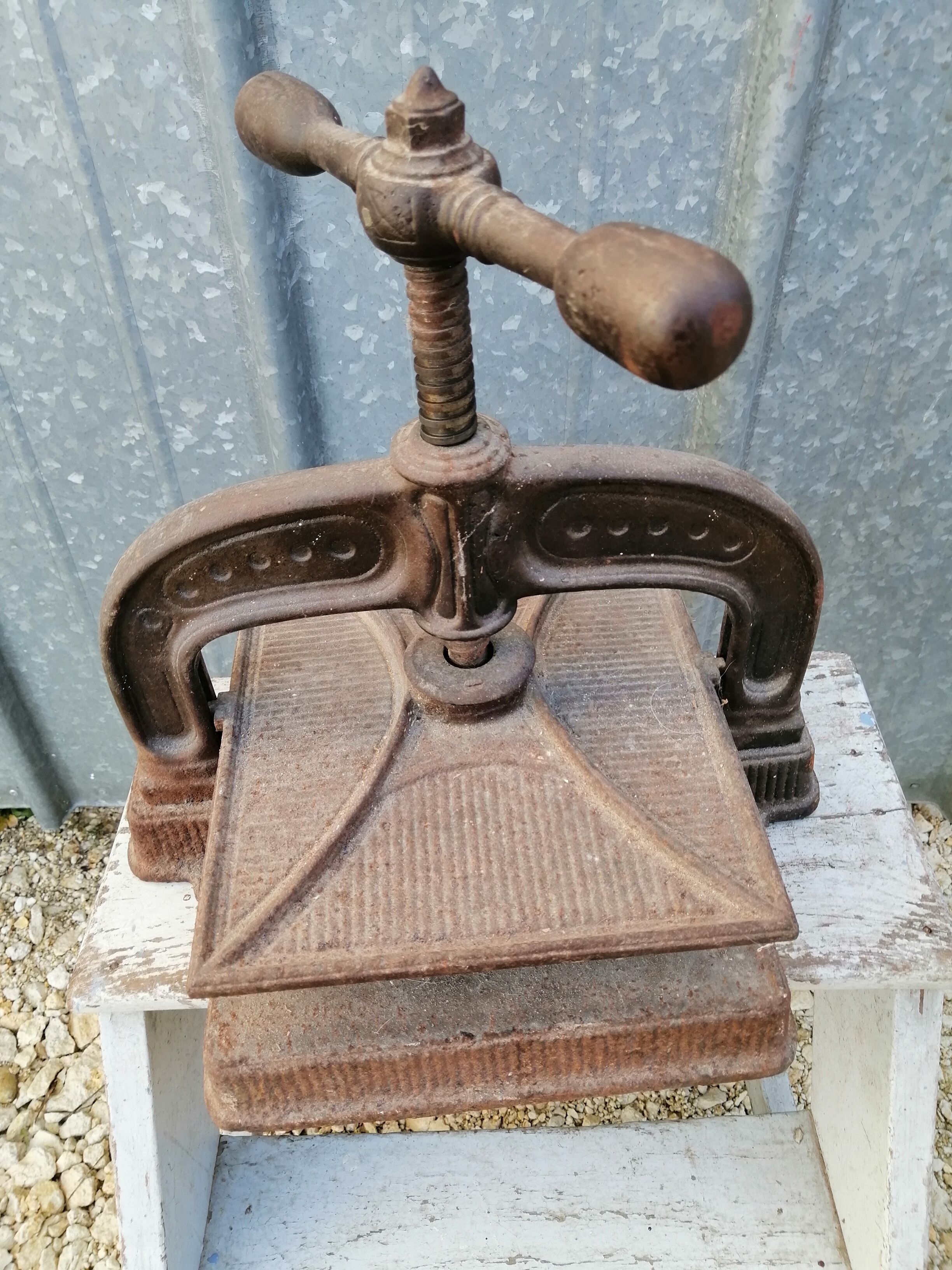Presse de notaire en fonte