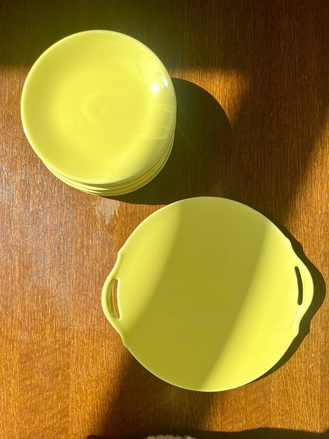 10 assiettes dessert et plat Digoin jaune