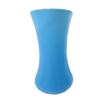 Vase en opaline bleue