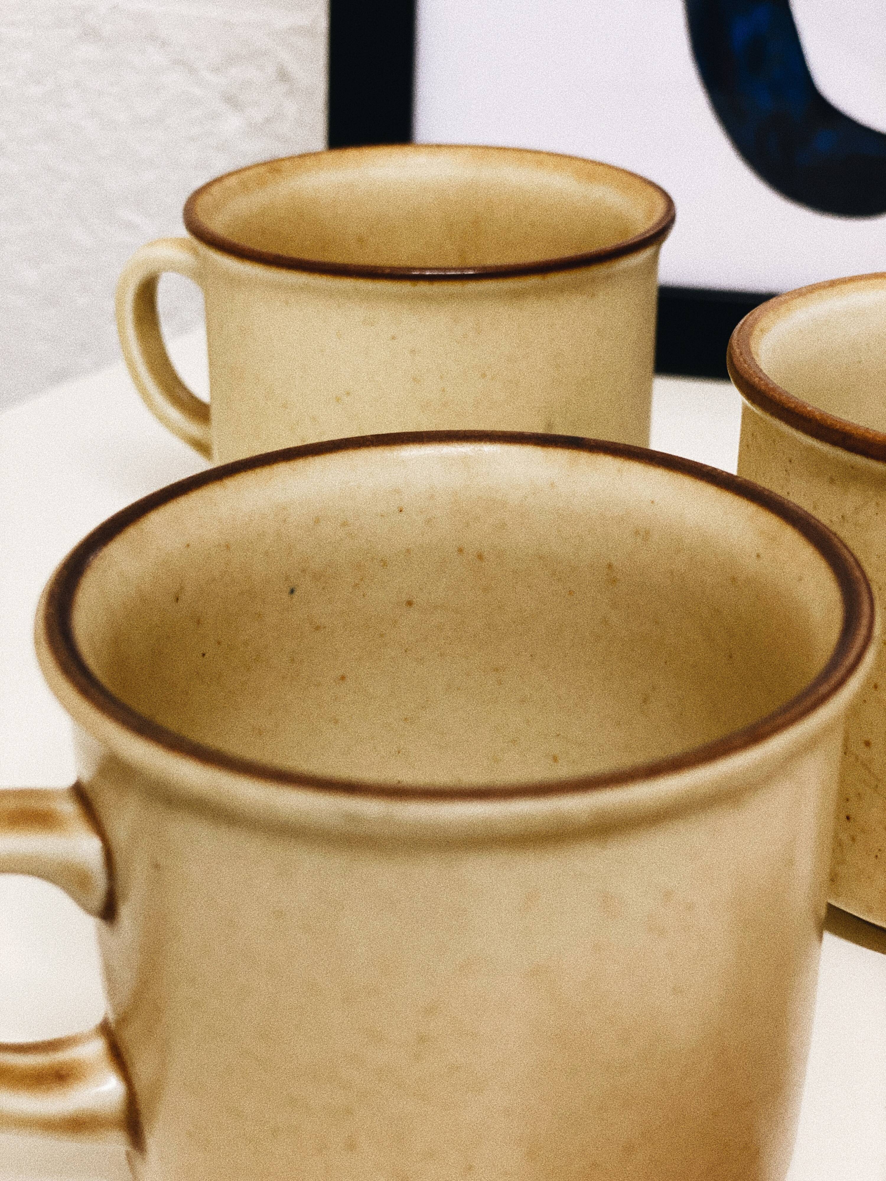 Cup in beige sleads