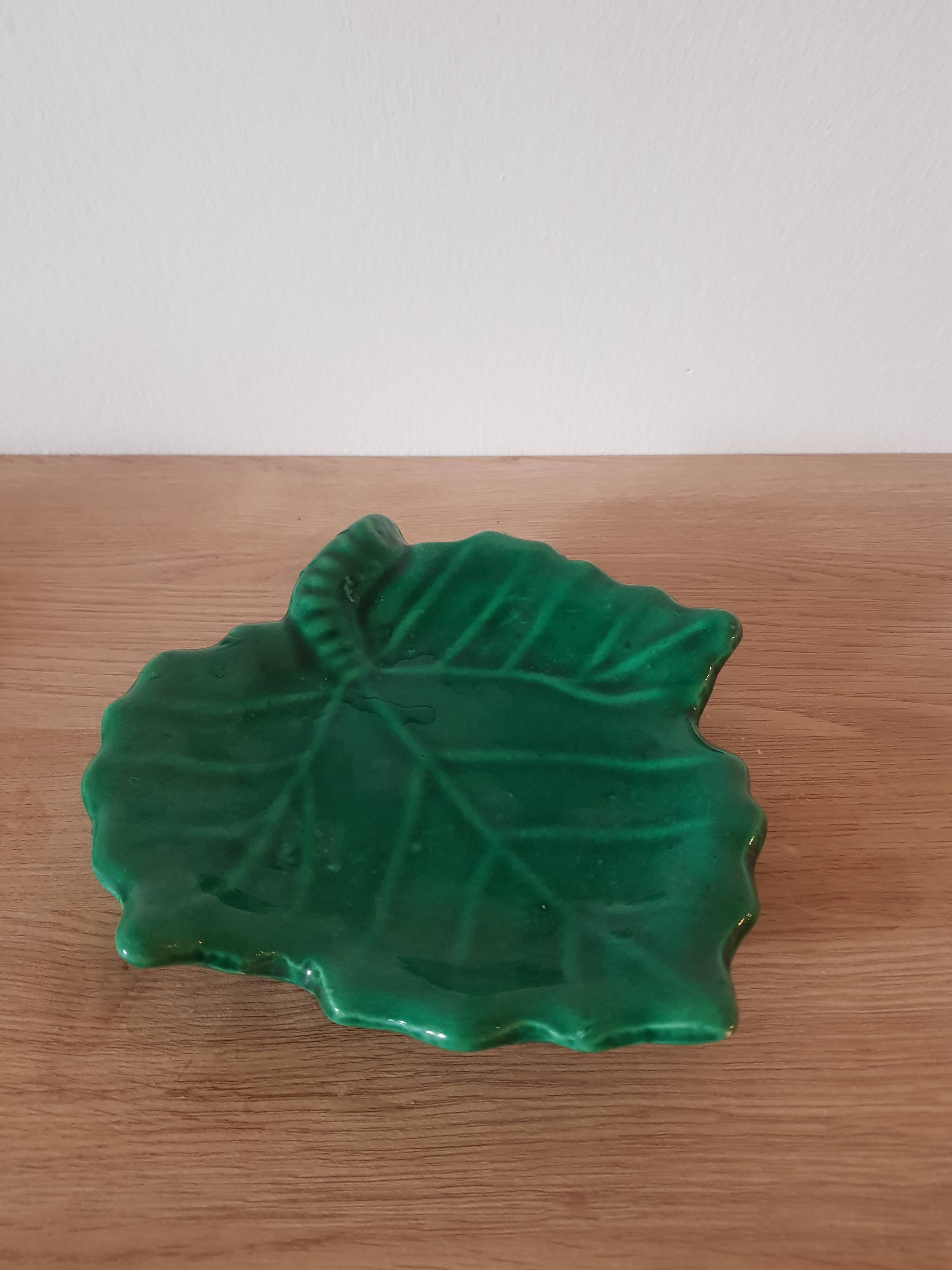 Empty vine leaf pocket Vallauris