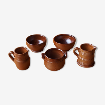 Lot de pots utilitaires et traditionnels français en grès en miniature