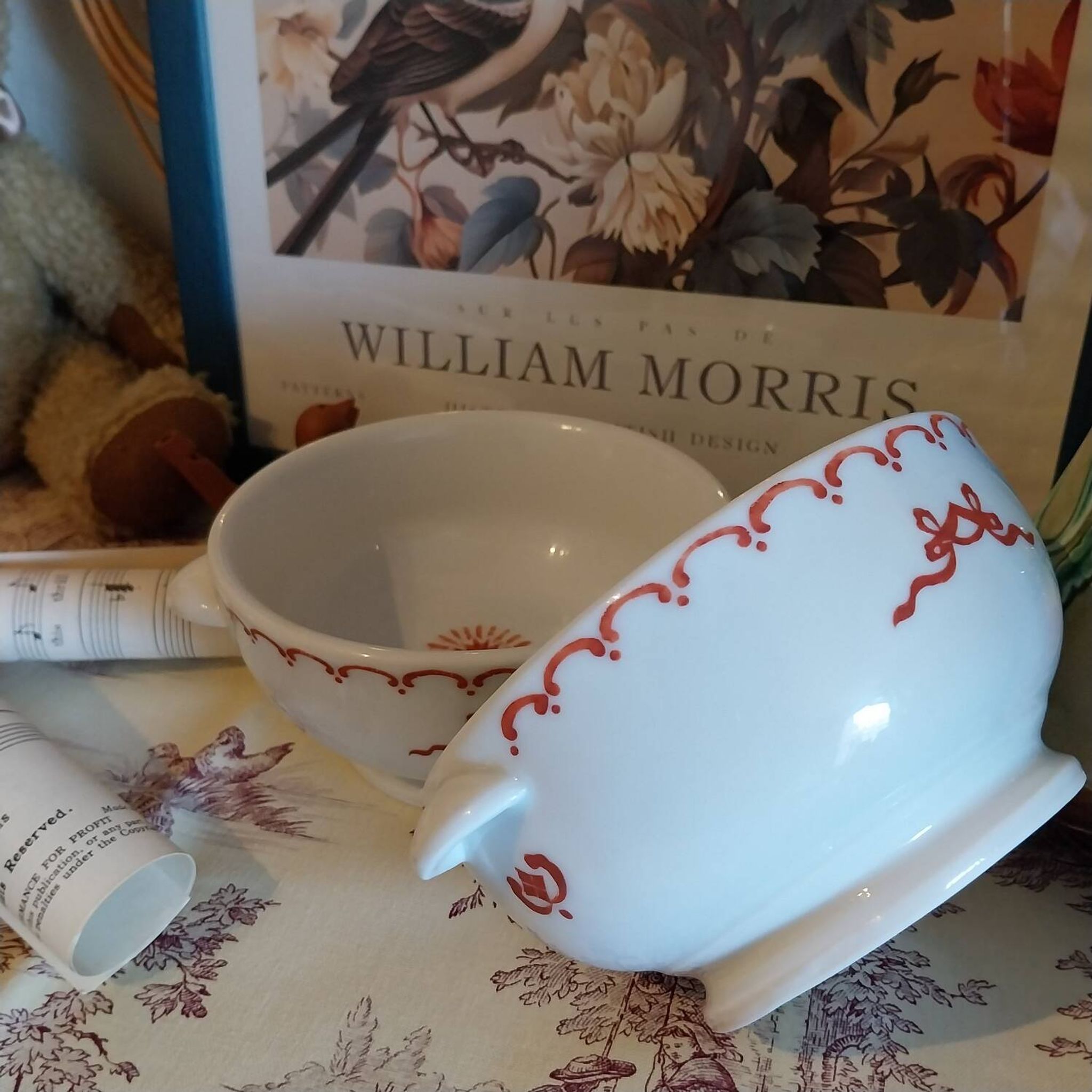Anciens bols à oreillettes porcelaine de Paris