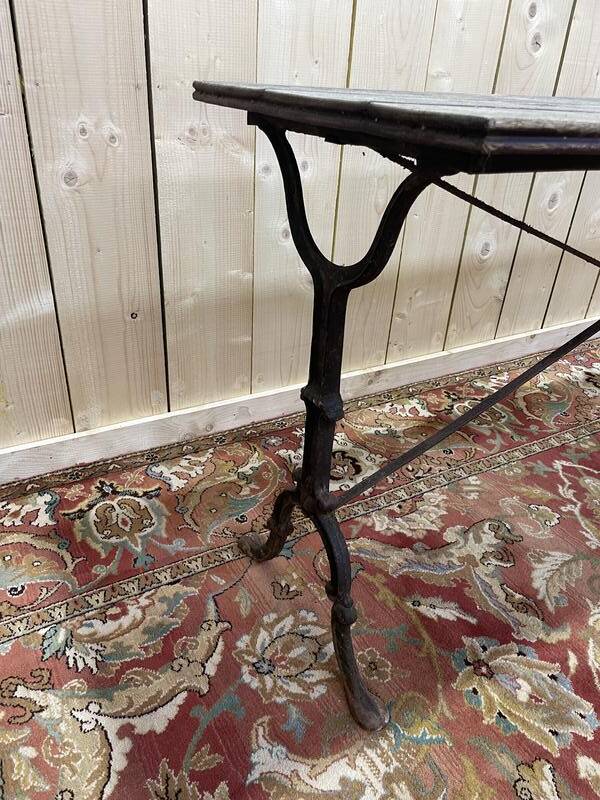 Table de bistrot en fonte de fer et plateau bois