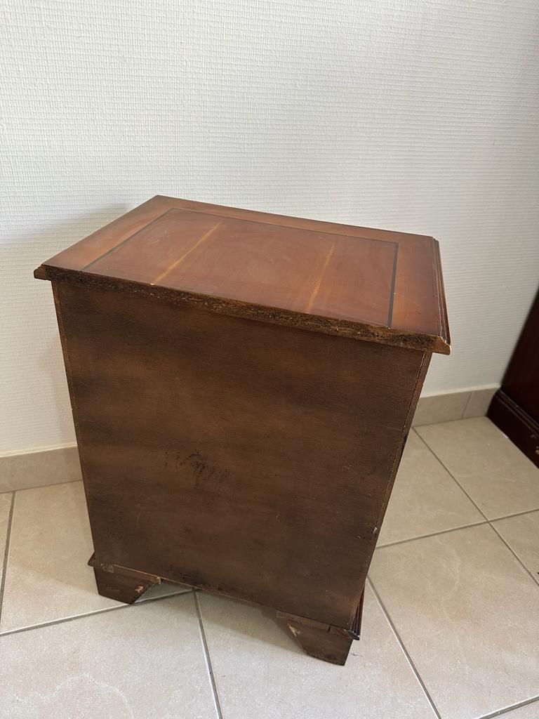 Table de chevet style anglais