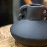 Vase en terre cuite à anses noir