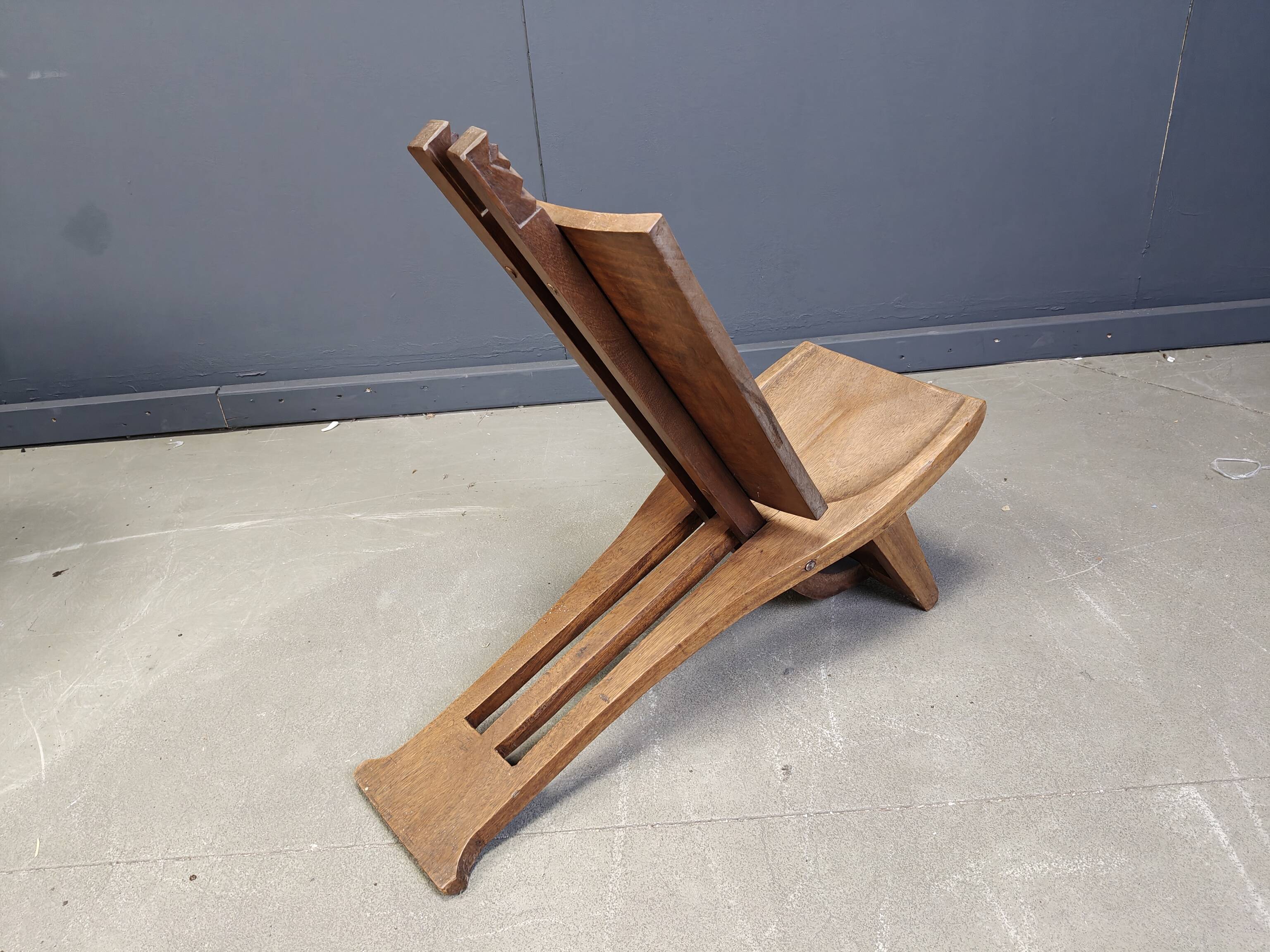 Fauteuil de chef cérémoniel africain avec table, en bois sculpté à la main, années 1960