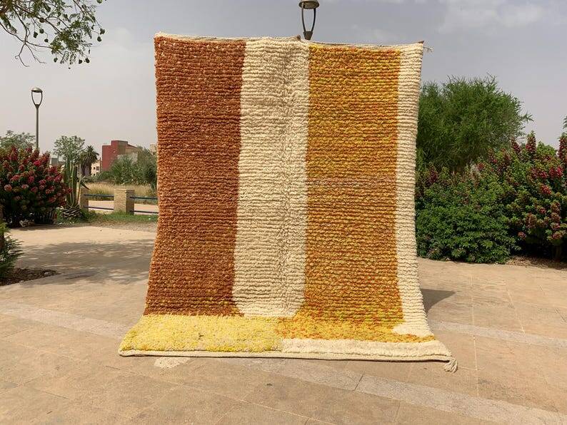 Traditional handwoven Berber rug, size 150 x 250 cm