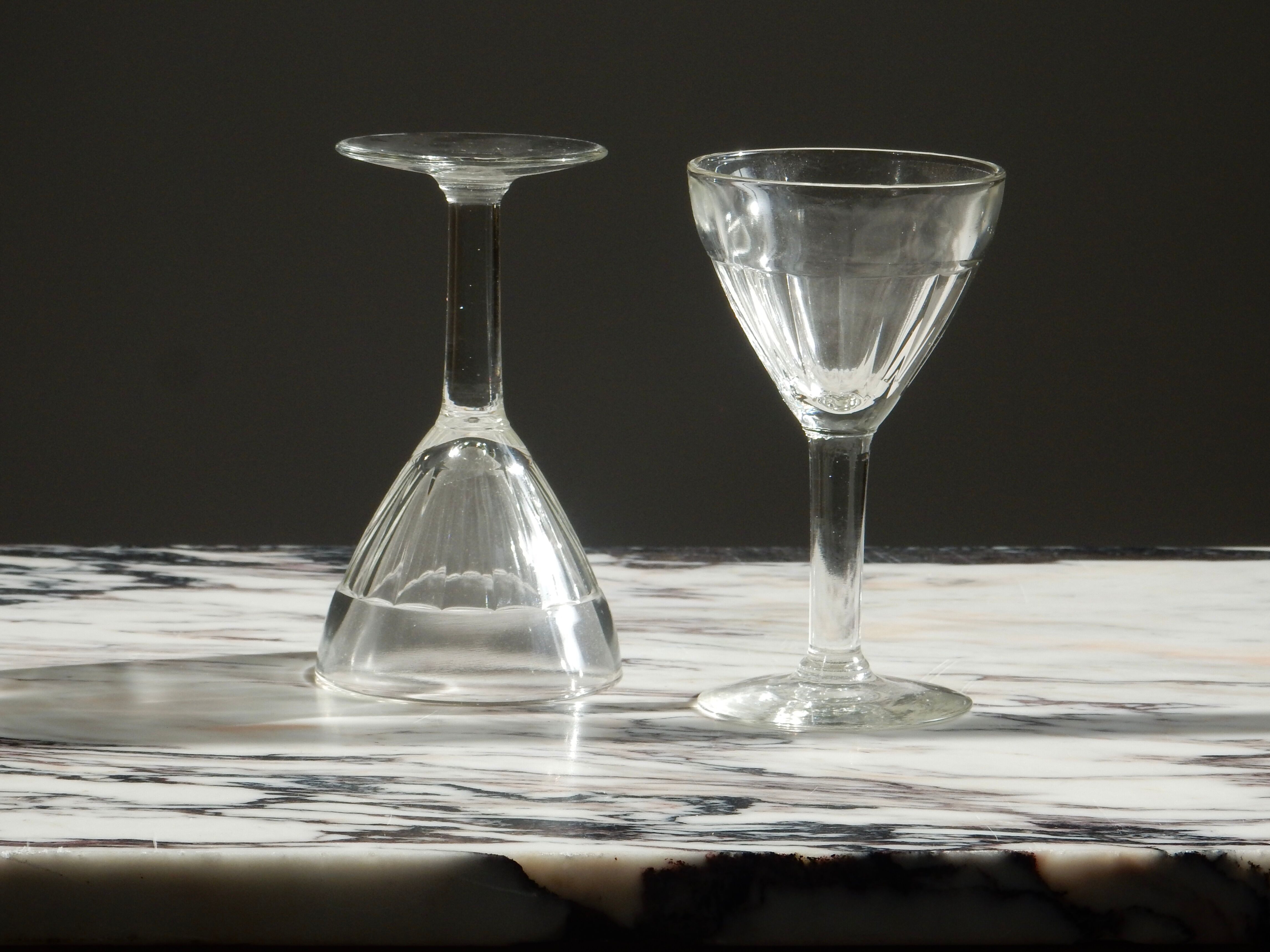 6 glasses of French bistro from the 1930s