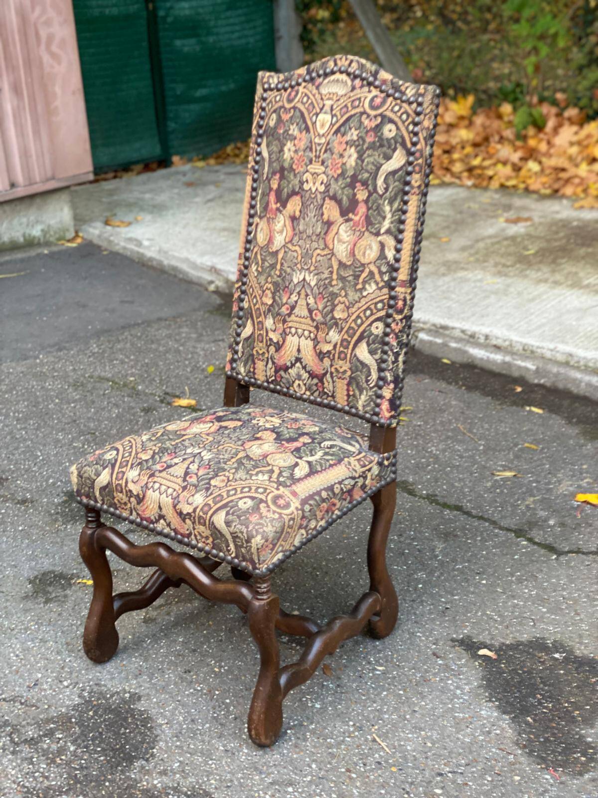 Vintage Louis XIII chair in solid wood and ecru fabric