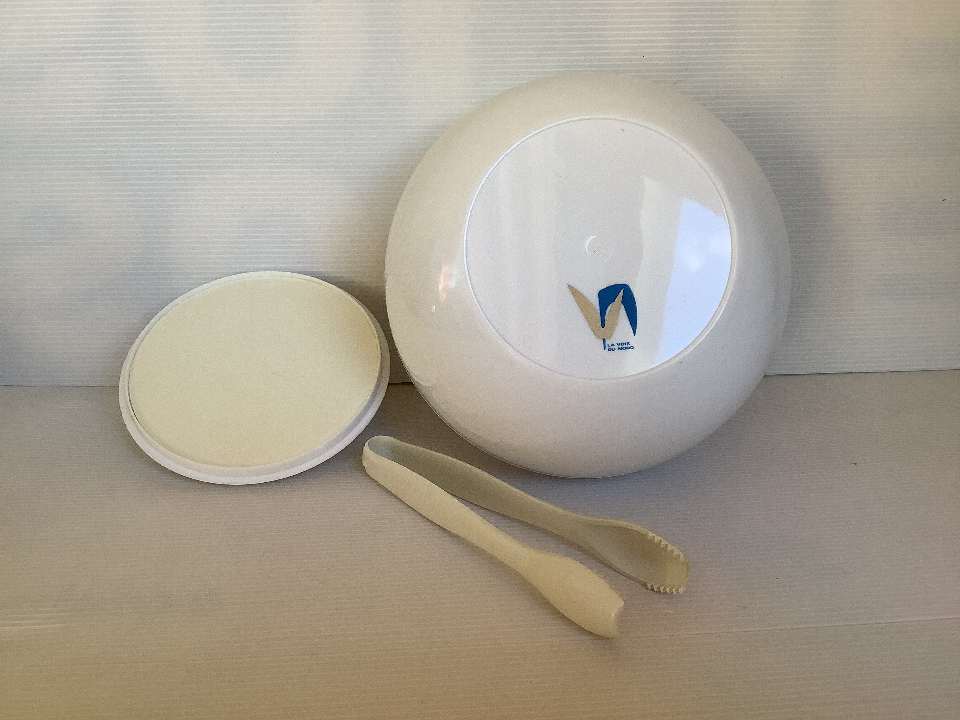 Old white ball ice bucket