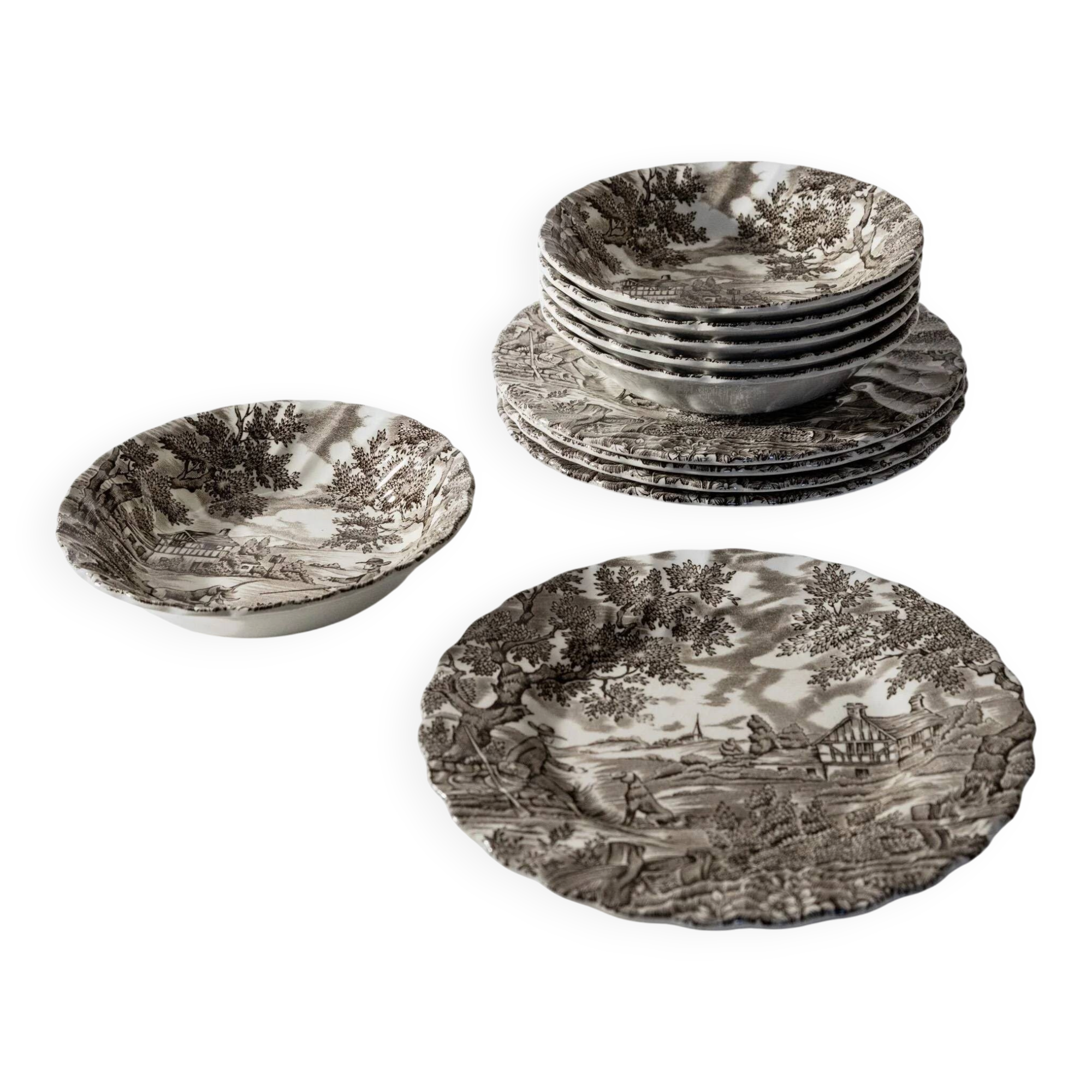 Vintage 1980s table service "The Hunter" by Myott, 11 pieces, bowls and plates in porcelain, brown and beige pattern, made in England.