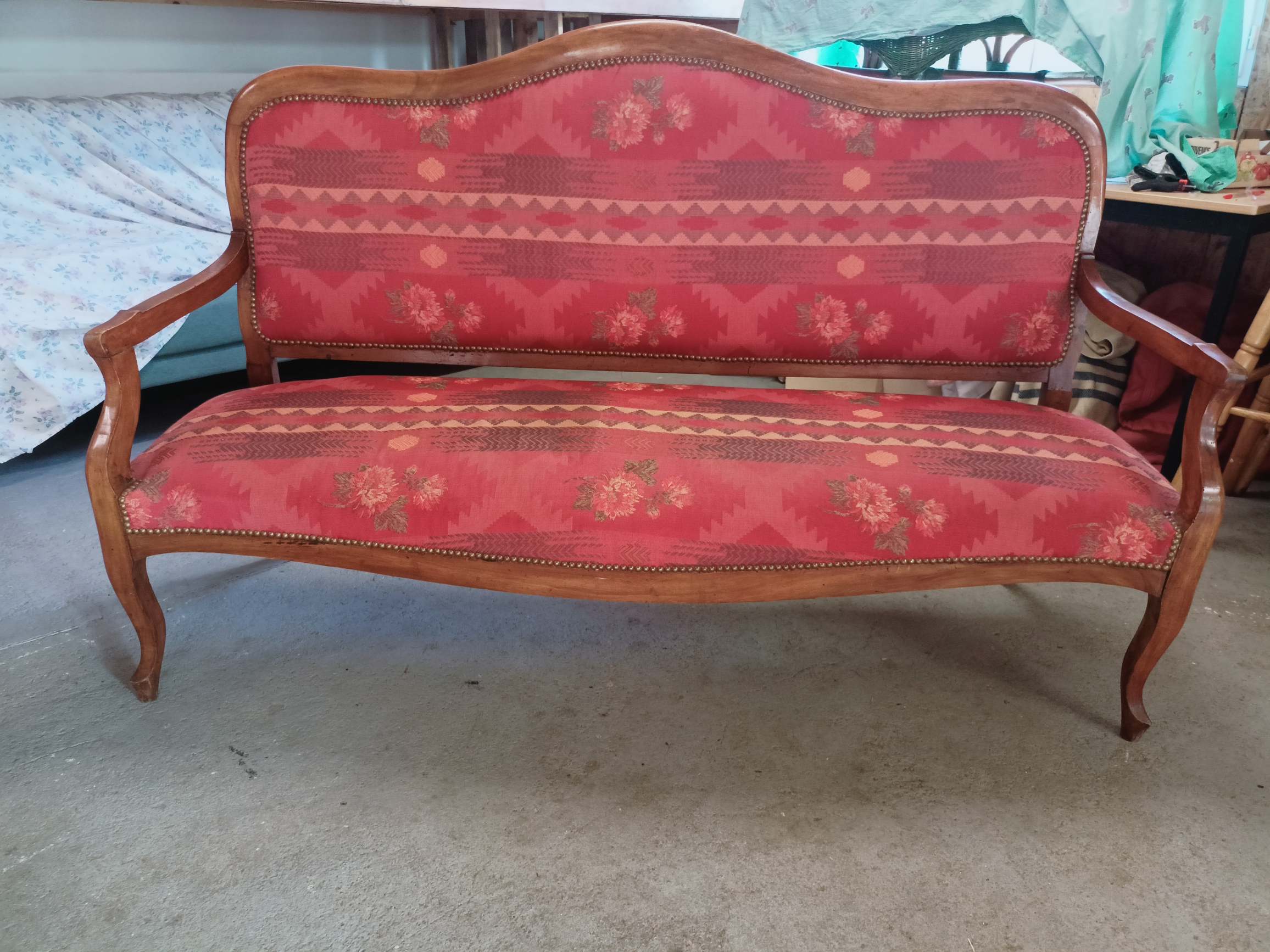 Provencal sofa in wood and fabric