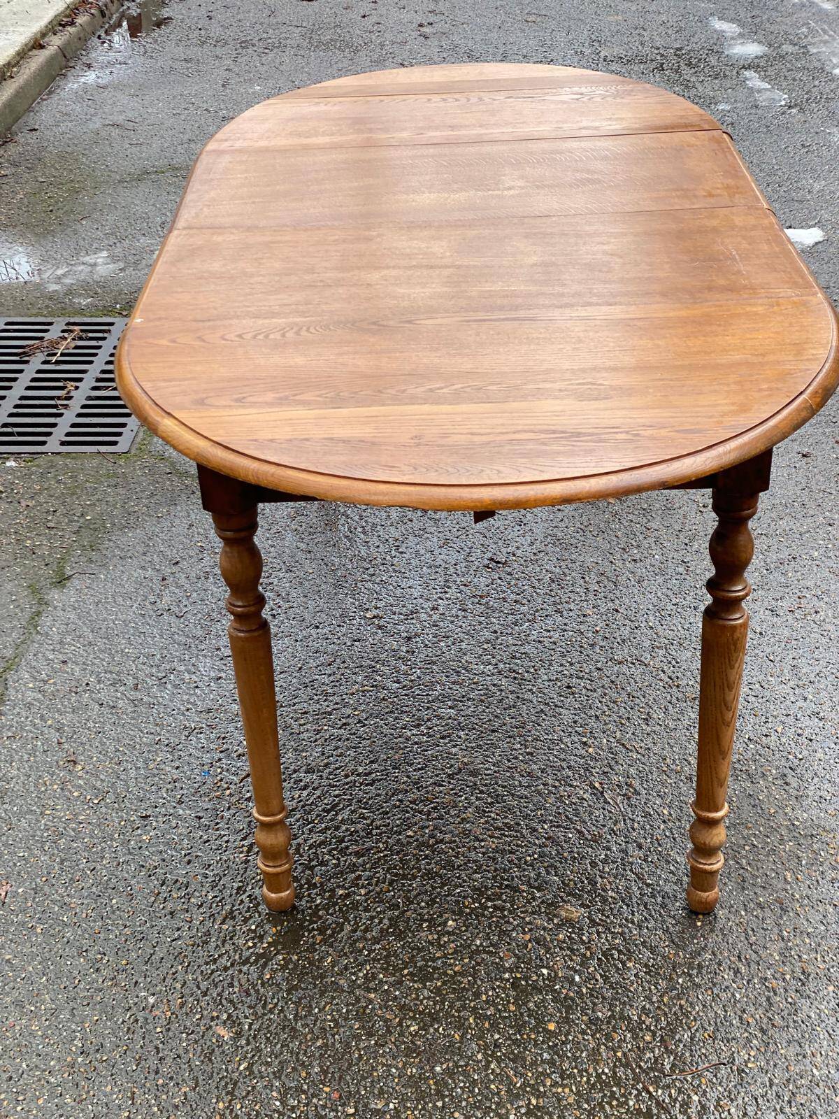 Round extendable dining table Louis Philippe 90cm with 2 extensions in oak.