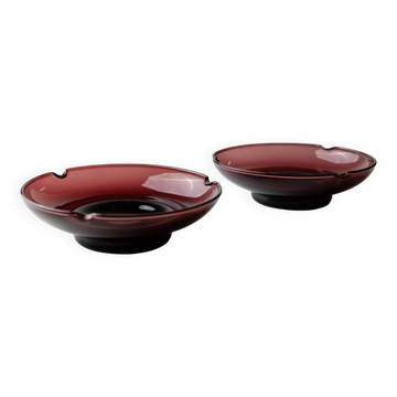 Ensemble de 2 cendriers en verre de Murano vintage en rouge mûre – verre transparent rouge profond, italien des années 1970.