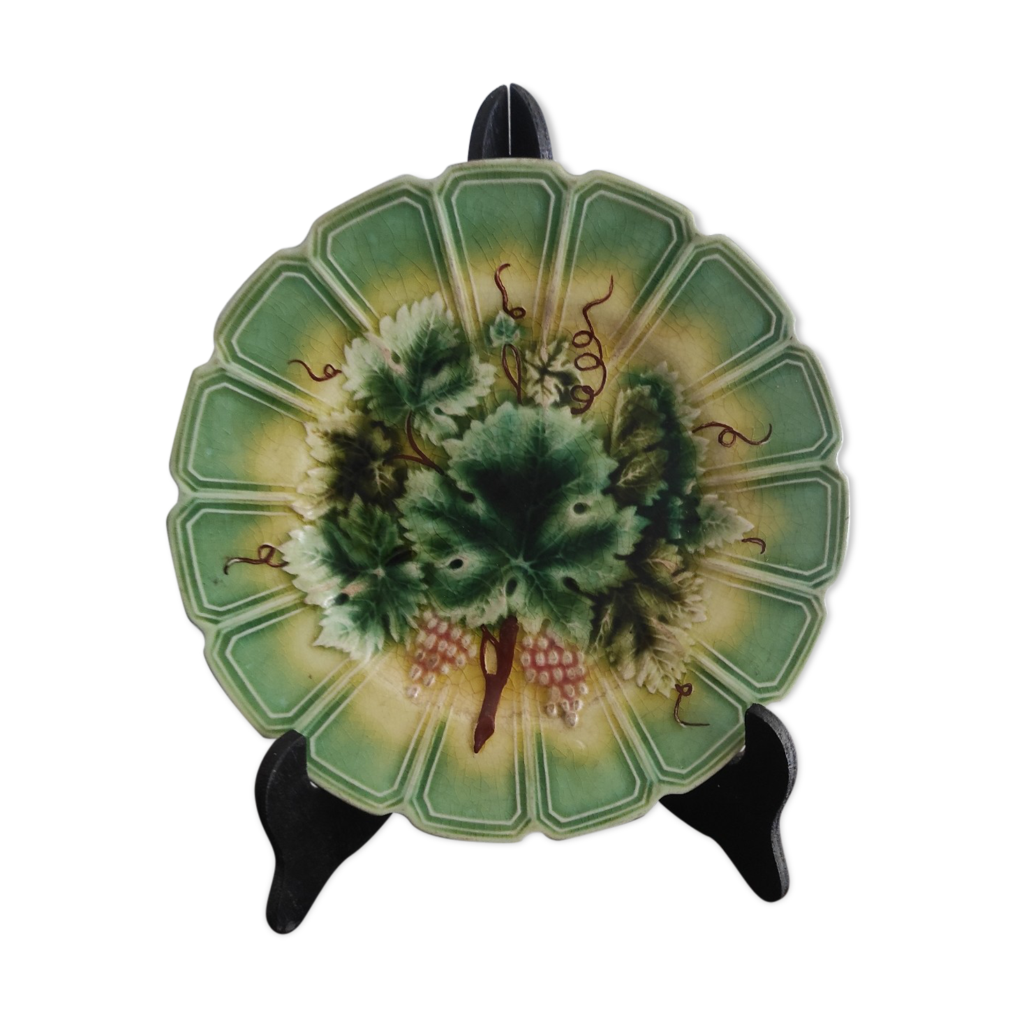 French majolica plate - Slip - XIX th - Pattern Raisin, vine - Sarreguemines
