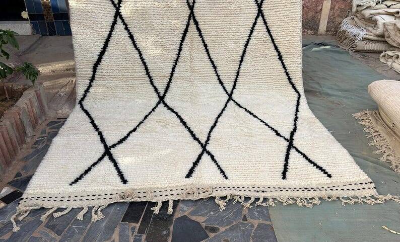 Handmade Moroccan rug, authentic Berber rug, 150/250cm.