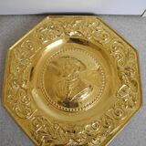 Plat offrandes laiton repoussé françois ier
