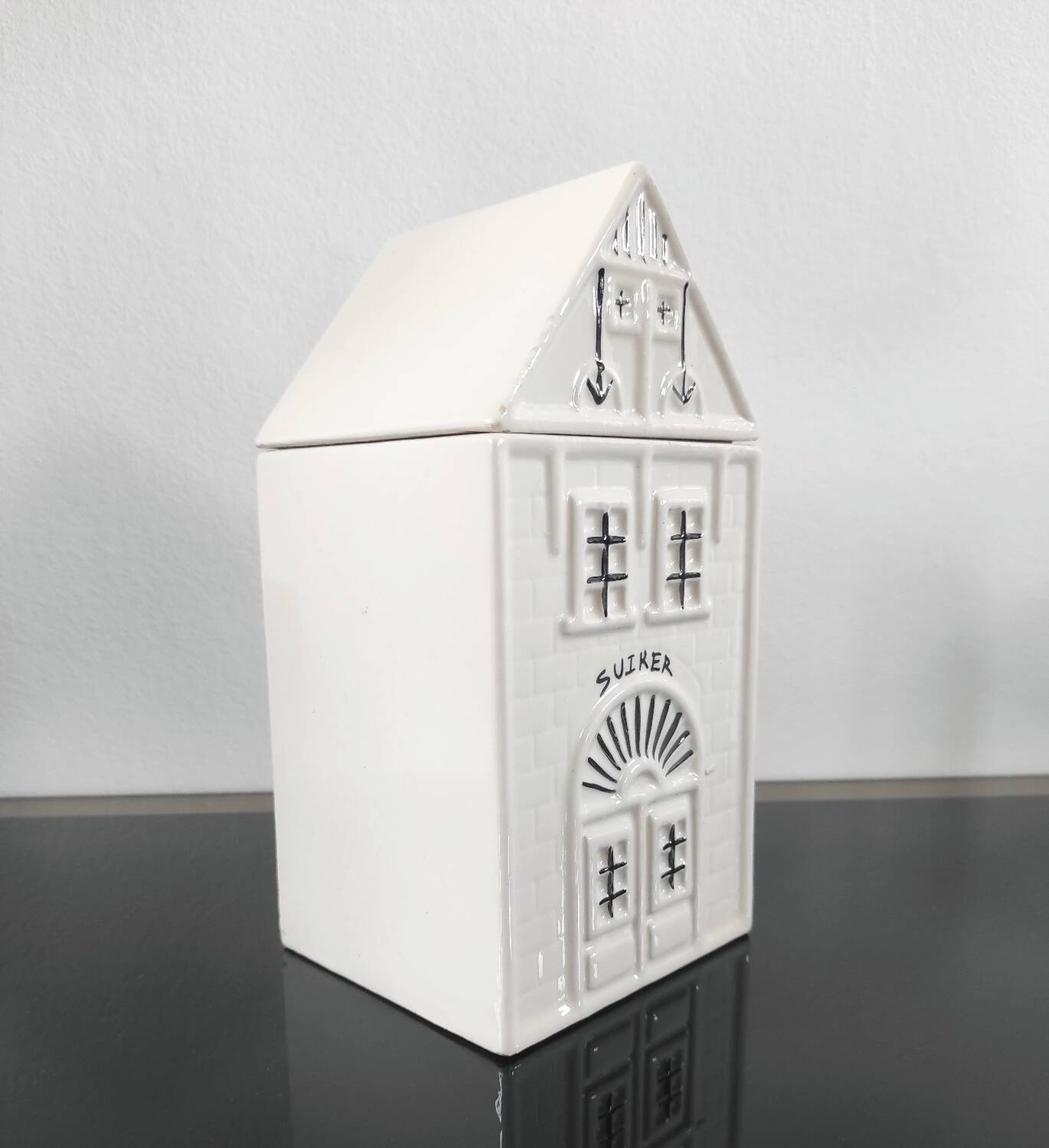 Vintage ceramic sugar box "Suiker"