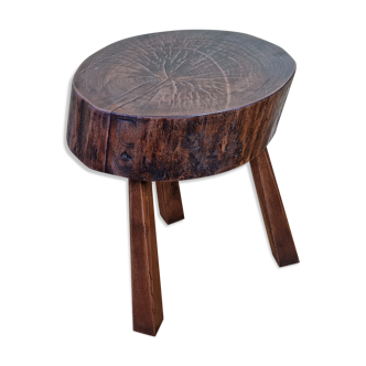 Table d'appoint brutaliste en bois massif tripode