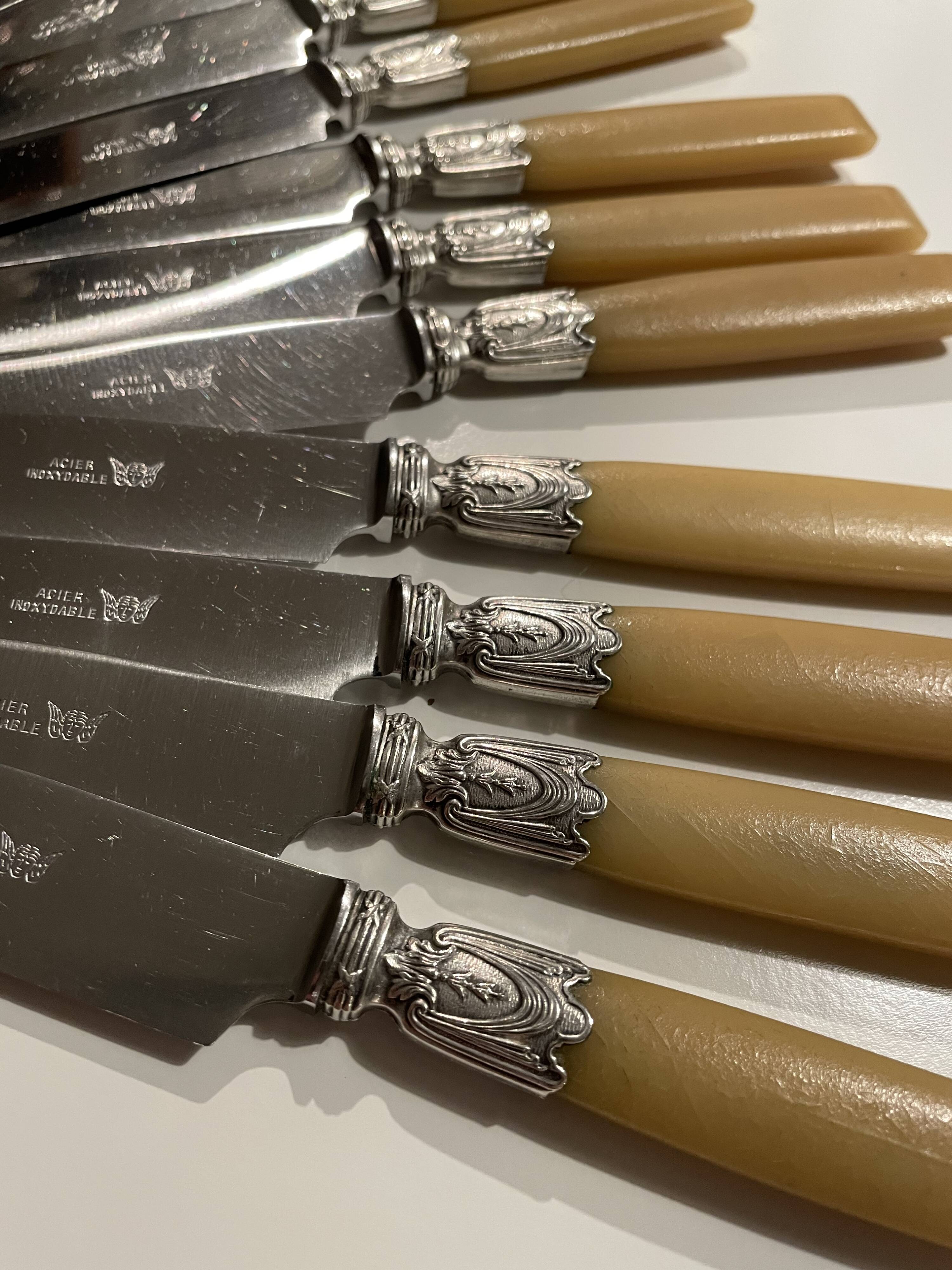 Bakelite handle knives from the 1950s