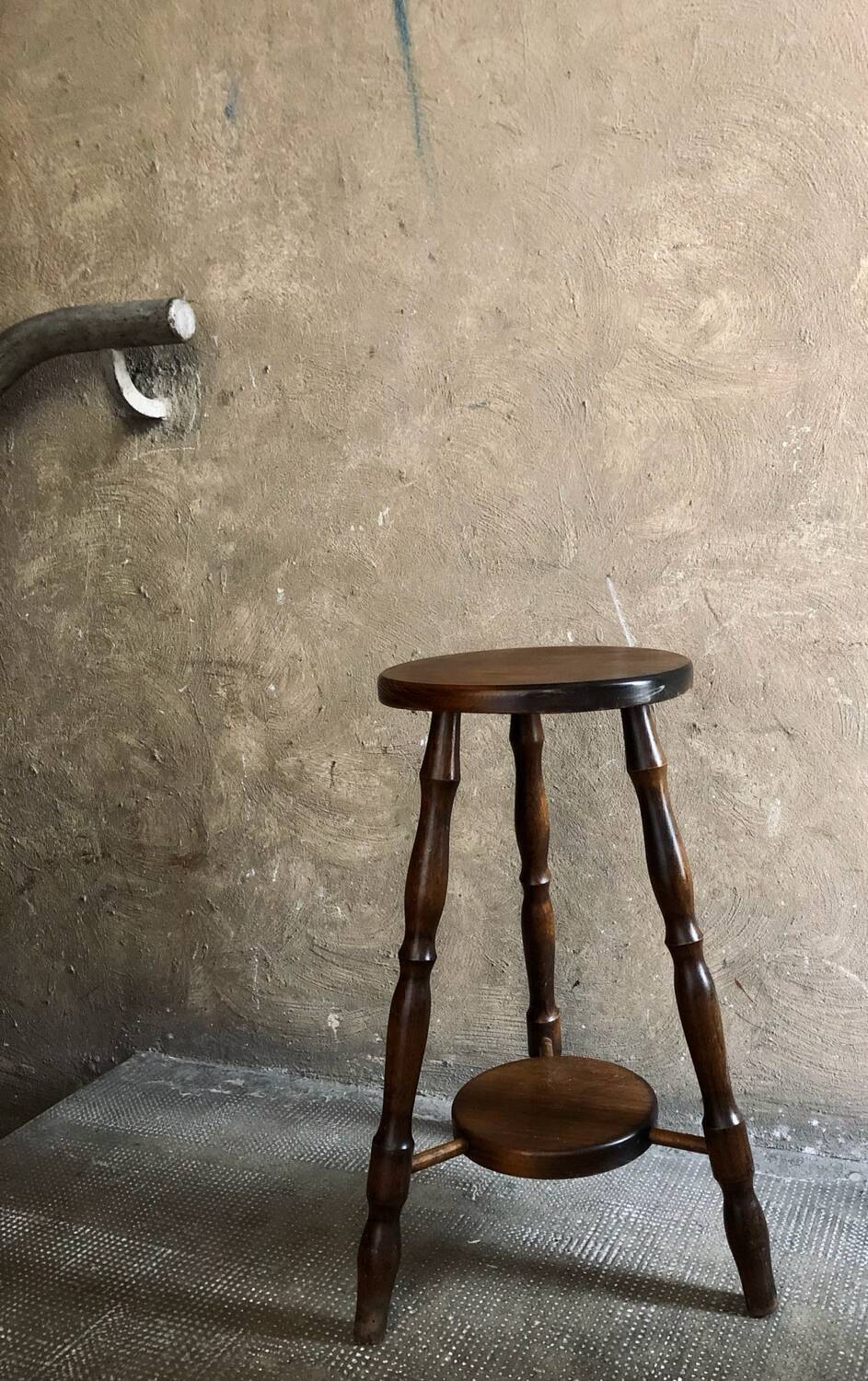 Vintage tripod stool or stool