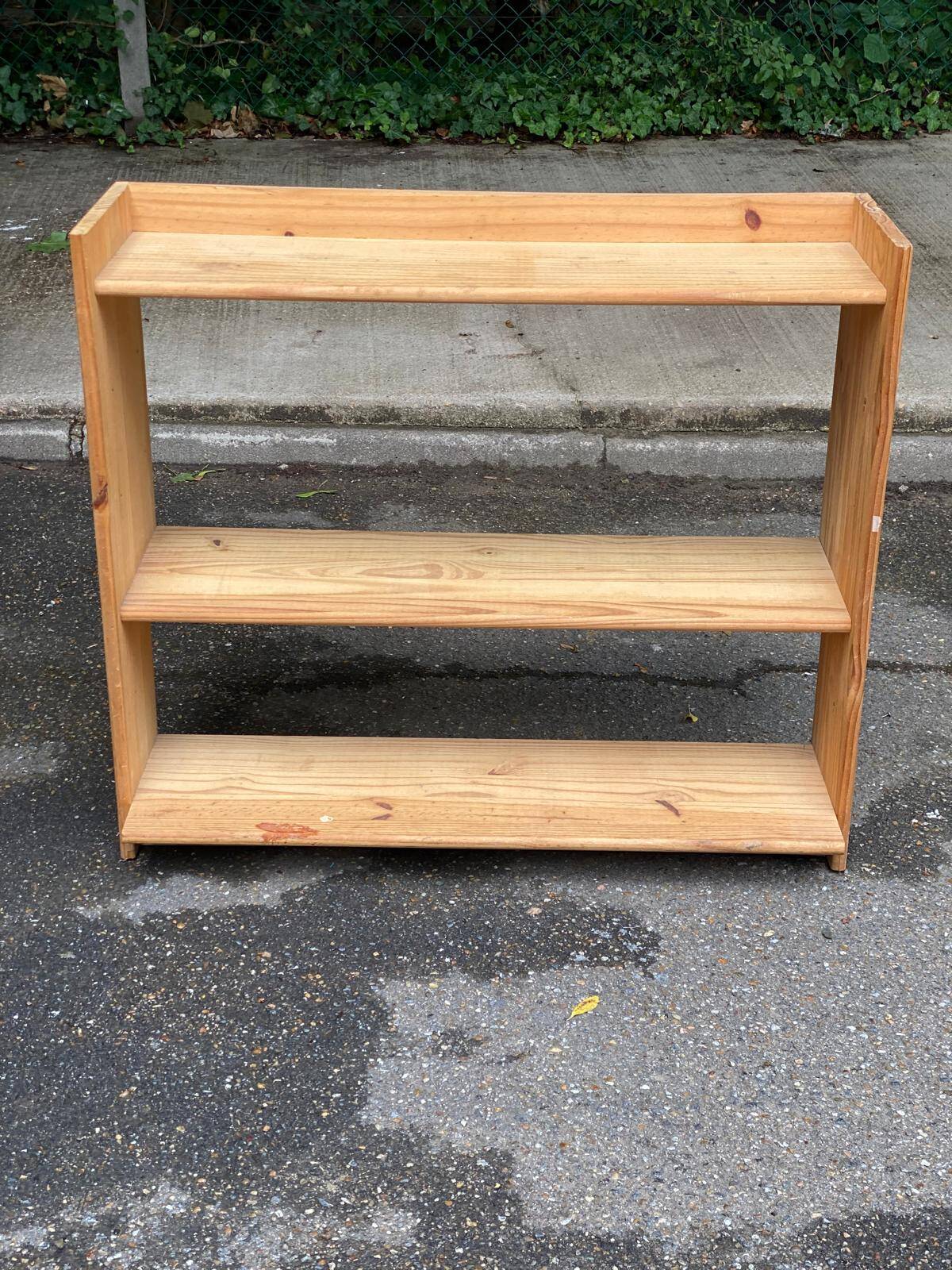 Scandinavian solid wood shelf