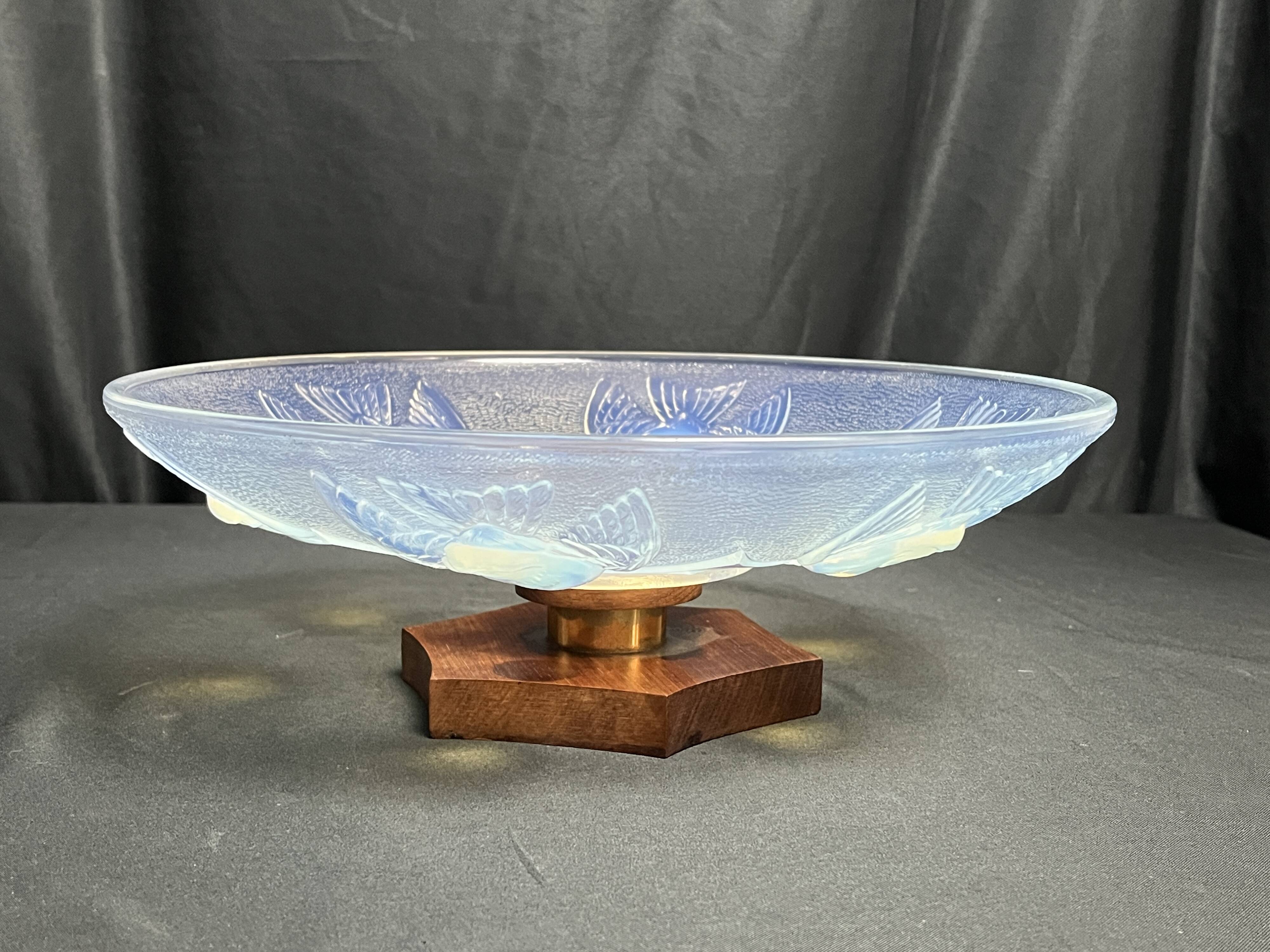 Art Deco bird bowl in opalescent glass, signed circa 1930