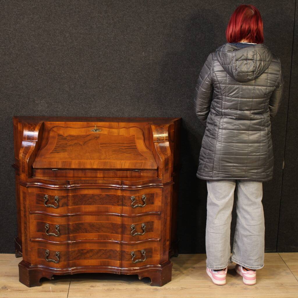 Bureau vénitien en bois de noyer du 20ème siècle