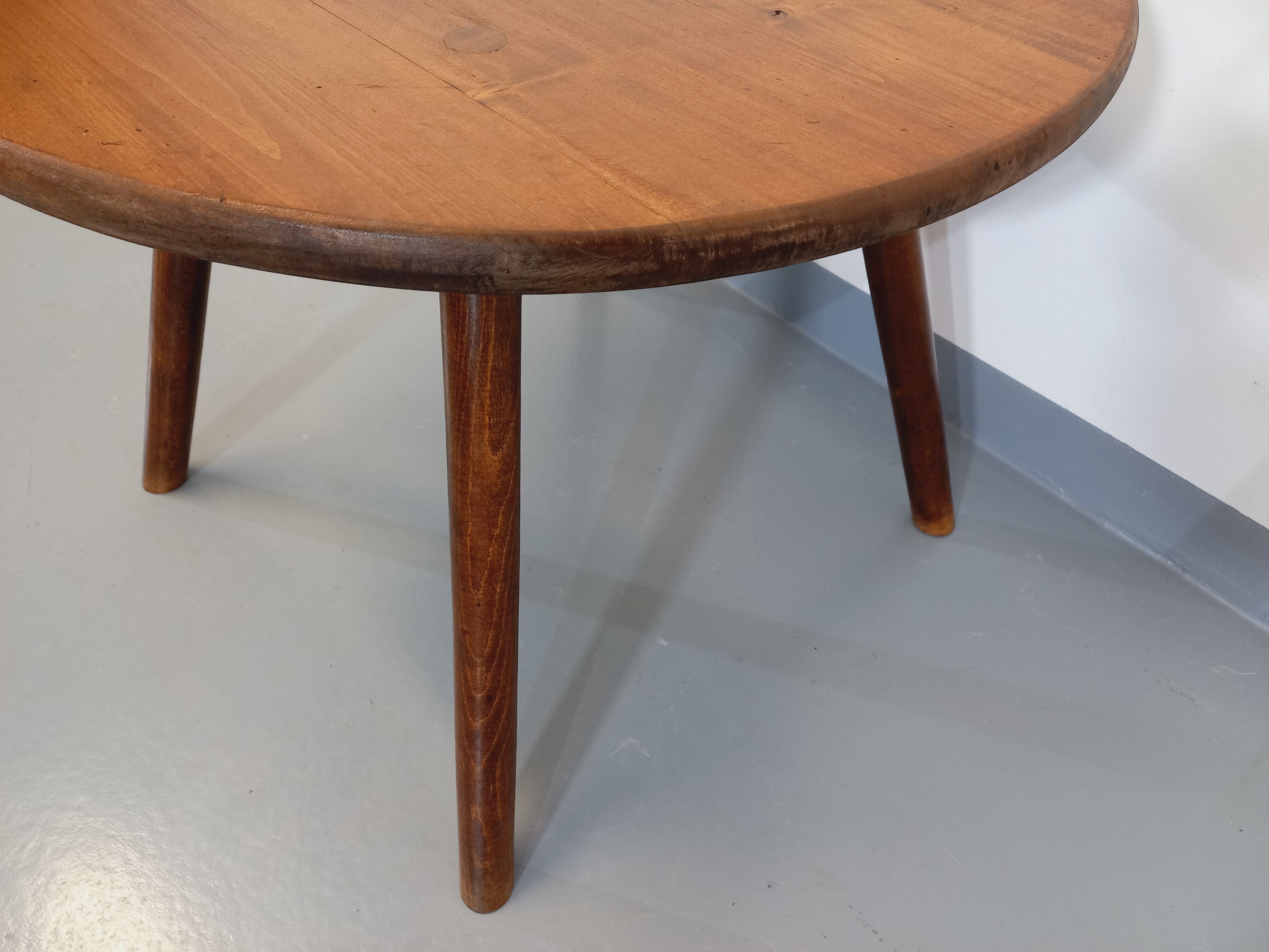 Vintage round brutalist coffee table in solid oak wood from the 50s