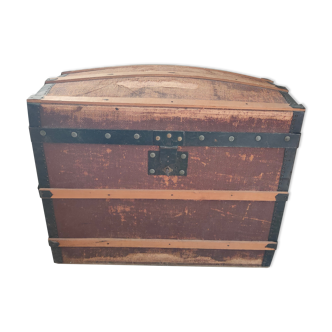 Old travel trunk at the beginning of the century