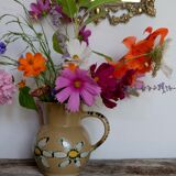 Water pitcher vase old décor daisies