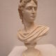 Buste de sujet antique sur socle