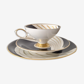 Tea cup with saucer and its vintage Art Deco style dessert plate.